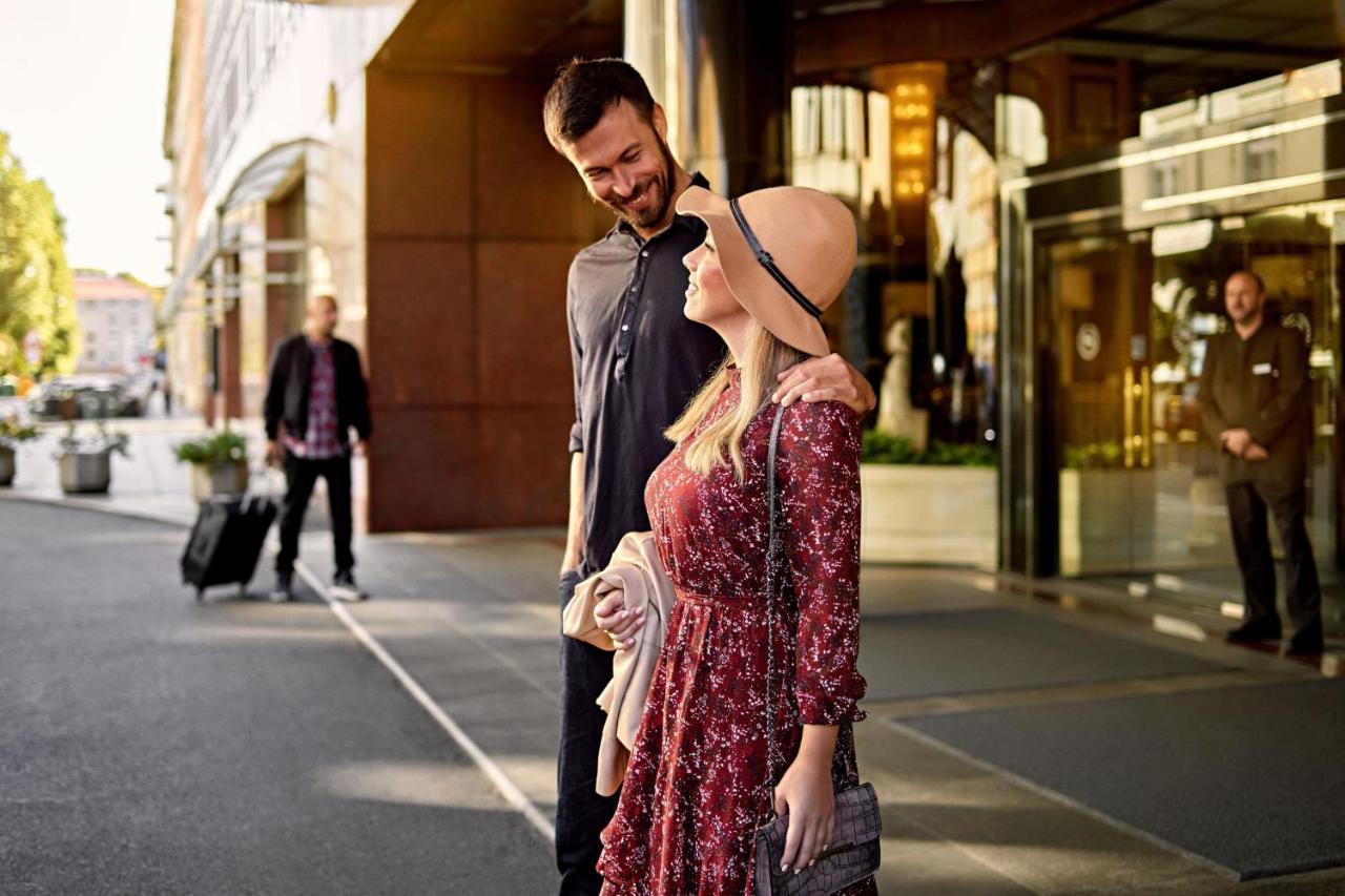 Sheraton Zagreb Hotel Luaran gambar A man and a woman in a relationship