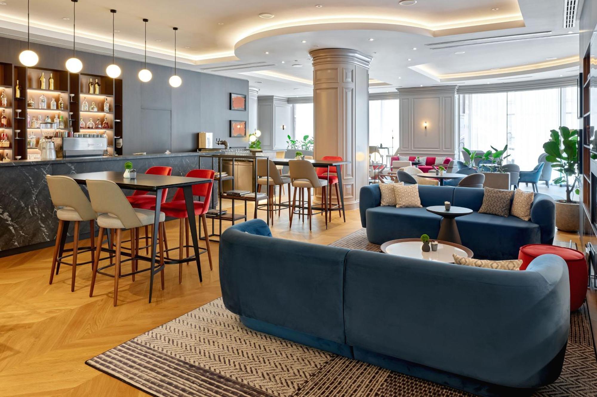 Sheraton Zagreb Hotel Luaran gambar The lounge at London Heathrow Airport