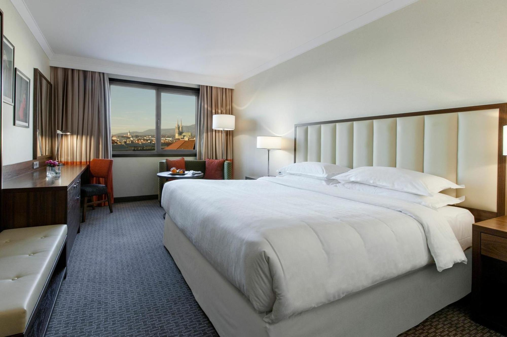 Sheraton Zagreb Hotel Luaran gambar A guest room at the Hilton San Francisco