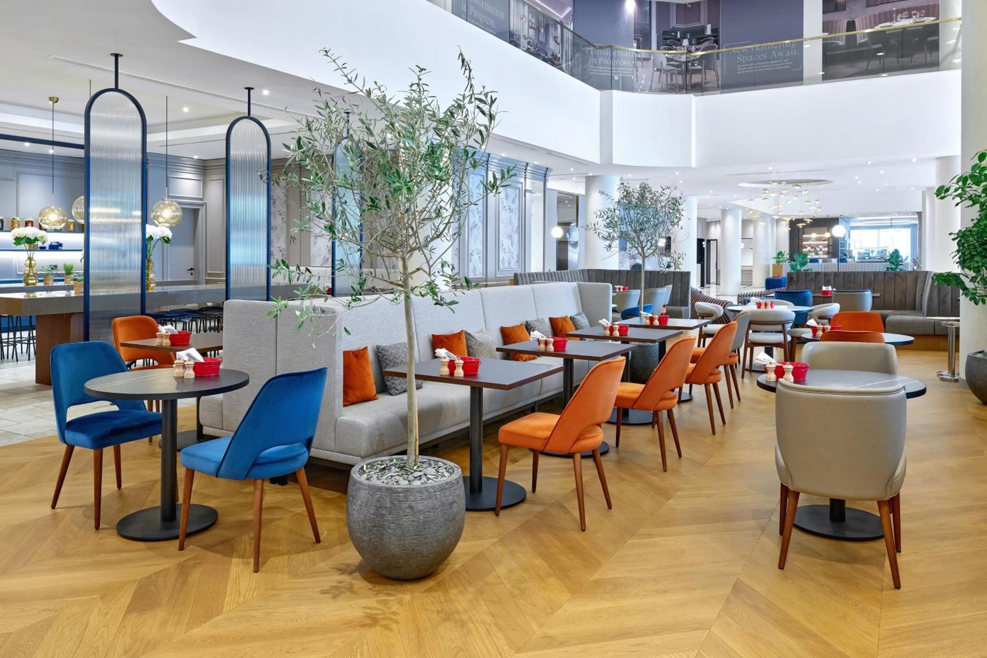 Sheraton Zagreb Hotel Luaran gambar The lounge at London Heathrow Airport