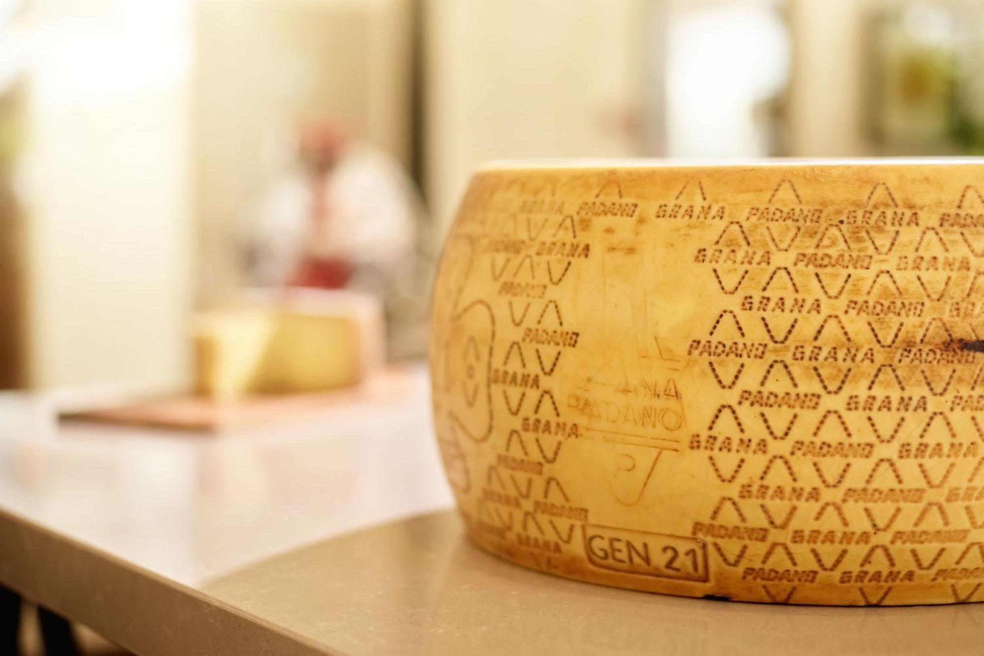 Sheraton Zagreb Hotel Luaran gambar Parmigiano-Reggiano