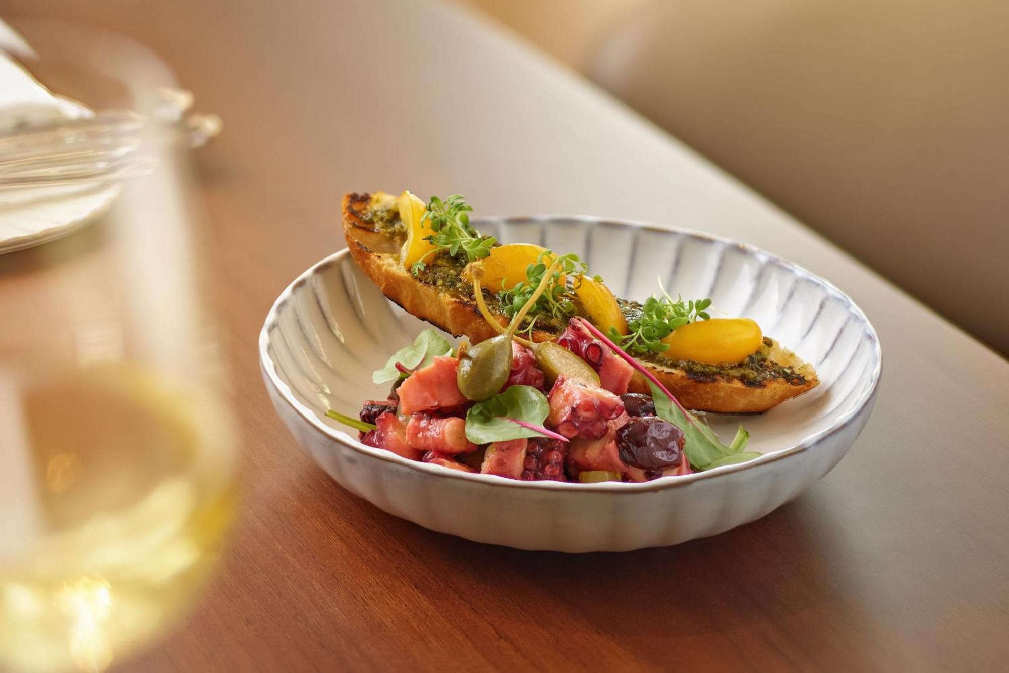 Sheraton Zagreb Hotel Luaran gambar A salad with octopus