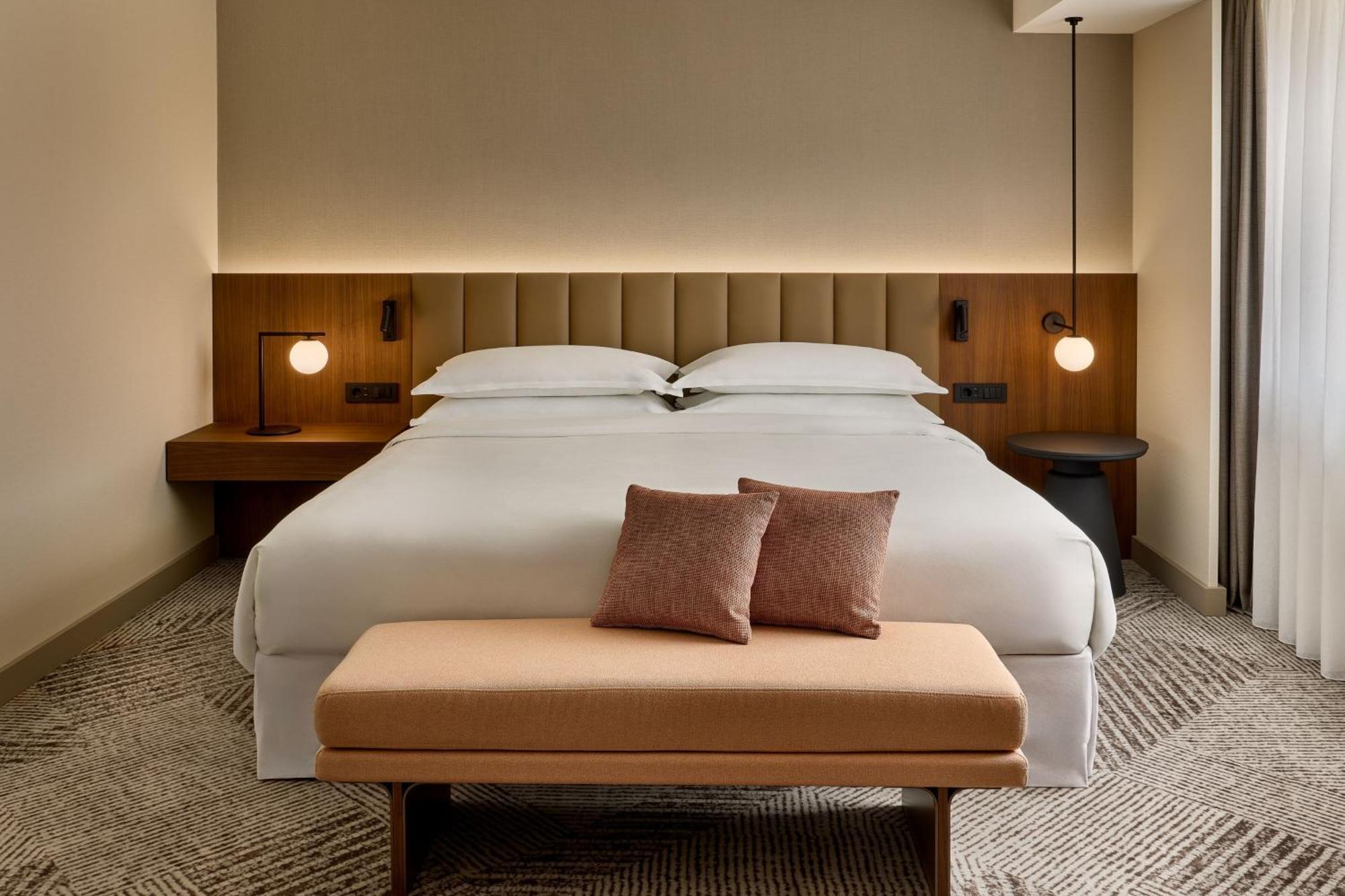 Sheraton Zagreb Hotel Luaran gambar A bedroom at the hotel
