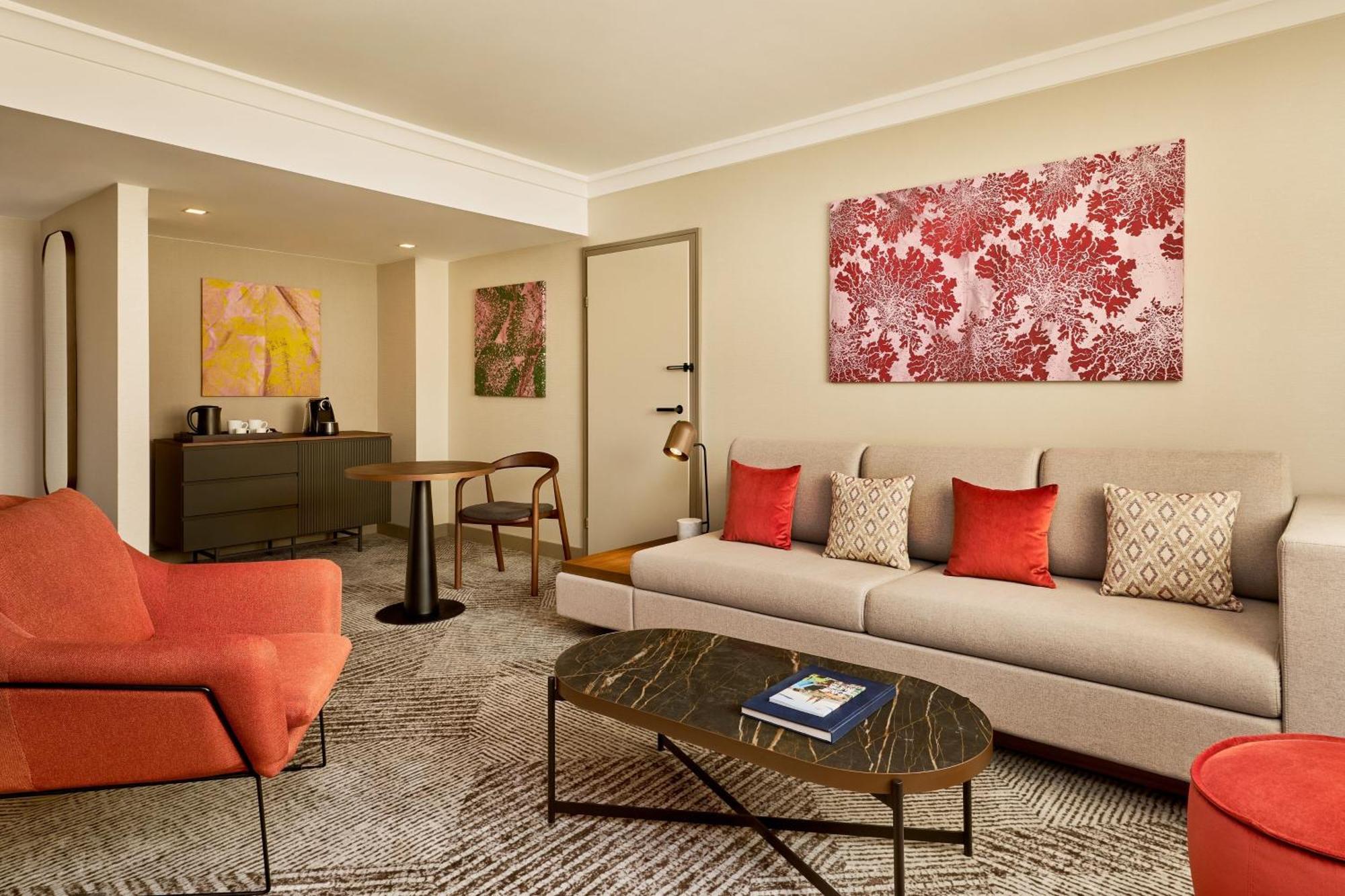 Sheraton Zagreb Hotel Luaran gambar A suite at the hotel