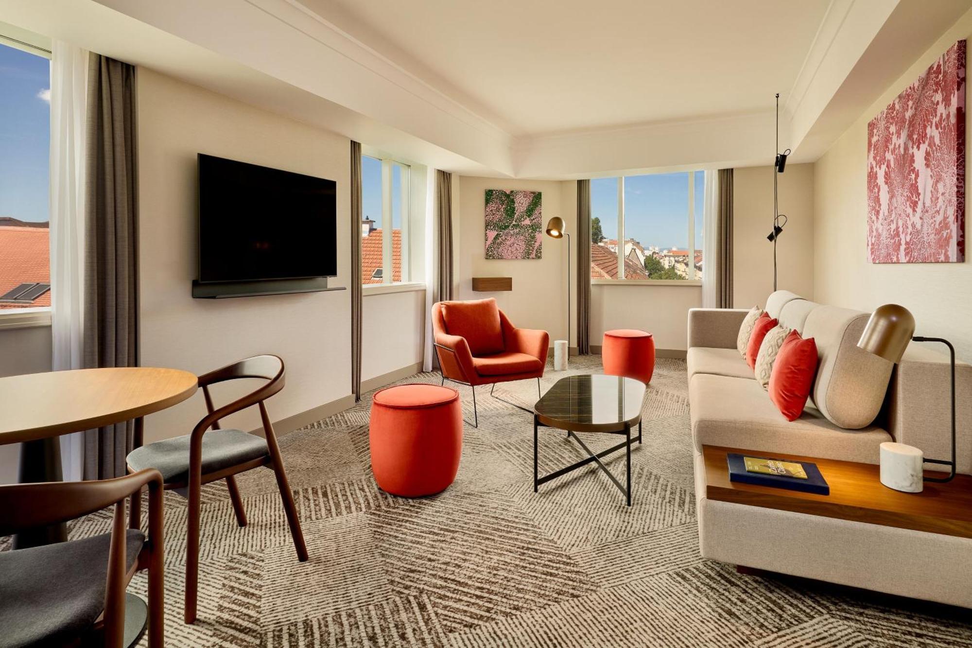 Sheraton Zagreb Hotel Luaran gambar A suite at the hotel