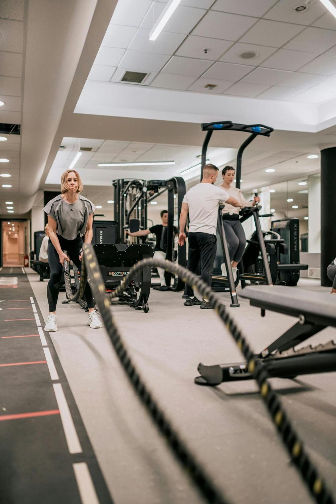 Sheraton Zagreb Hotel Luaran gambar The gym at the 2019 London Marathon